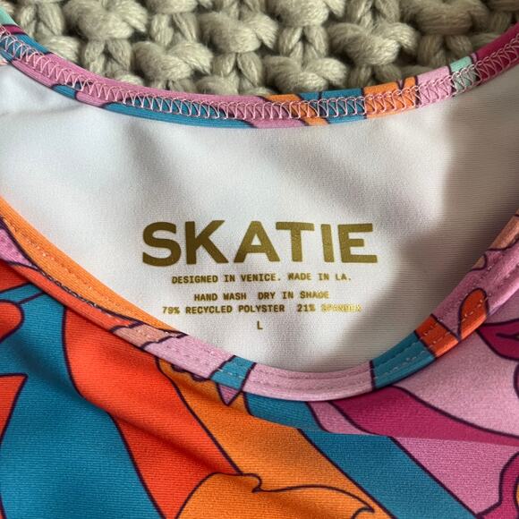 Skatie• ‘Piper’ Top Crop Swim Shirt in LANAI - Picture 6 of 12